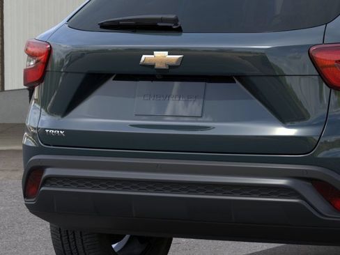 New 2026 Chevrolet Trax LS w/ LS Convenience Package FWD image 14