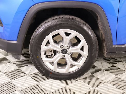 Used 2025 Jeep Compass Latitude AWD/4WD image 16