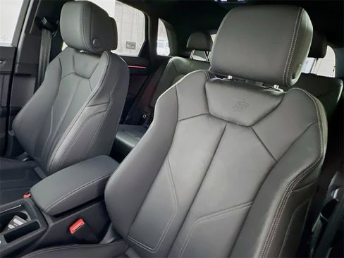 Used 2024 Audi Q3 2.0T Premium Plus w/ Premium Plus Package image 11