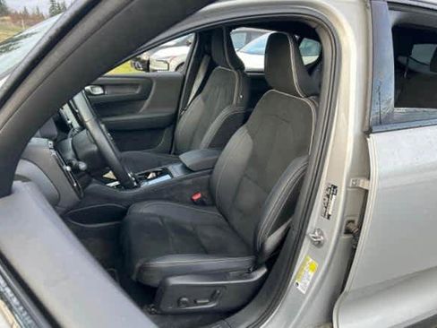 Used 2023 Volvo C40 P8 Recharge Ultimate image 2