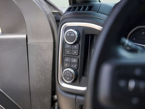 Used 2021 GMC Sierra 2500 AT4 w/ AT4 Premium Plus Package image 18