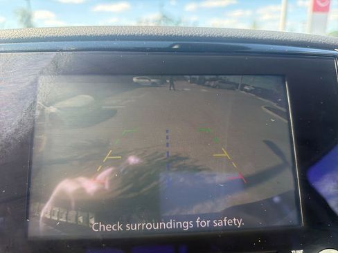 Used 2024 Nissan Titan SV w/ SV Convenience Package image 35