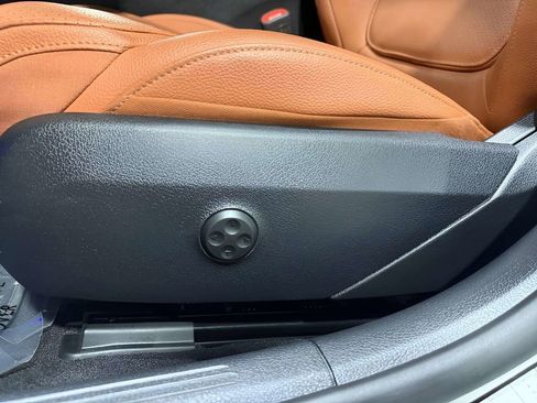 Used 2025 Mercedes-Benz C 300 4MATIC Sedan image 24