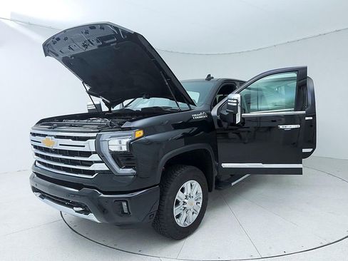 Used 2024 Chevrolet Silverado 2500 High Country w/ Technology Package AWD/4WD image 10