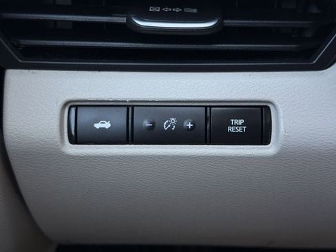 Used 2025 Nissan Altima 2.5 SV FWD image 21