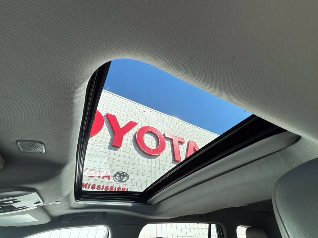 Used 2024 Toyota Highlander XLE AWD/4WD image 20