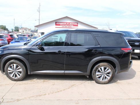 Used 2024 Nissan Pathfinder SL AWD/4WD image 1