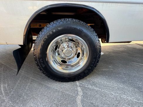 Used 2017 Chevrolet Express 3500 image 15