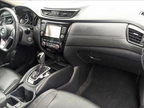 Used 2017 Nissan Rogue SL w/ SL Premium Package image 30