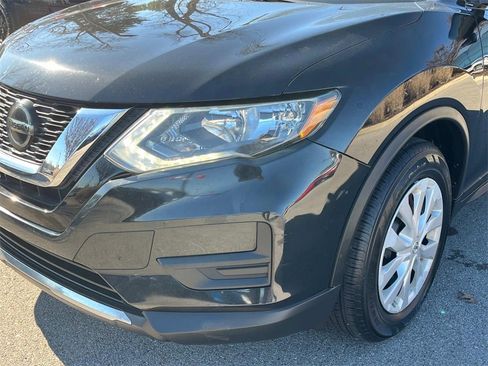 Used 2018 Nissan Rogue S image 12