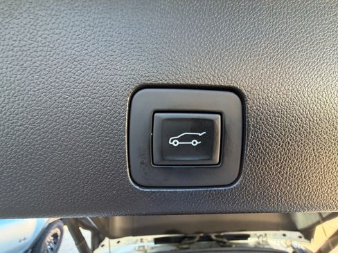 Used 2023 Buick Encore GX Select w/ Sport Touring Package FWD image 22