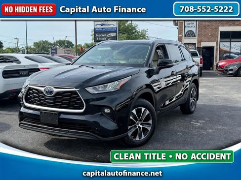 Used 2020 Toyota Highlander XLE AWD/4WD image 1