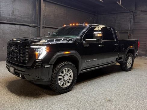 Used 2025 GMC Sierra 3500 Denali Ultimate AWD/4WD image 1