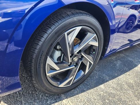 Used 2024 Hyundai Elantra Limited image 24