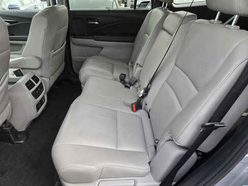 Used 2022 Honda Pilot Touring image 11
