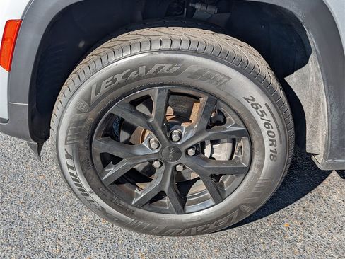 Used 2024 Jeep Grand Cherokee L Laredo image 27