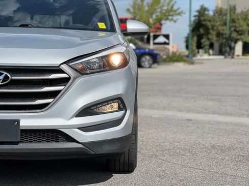 Used 2016 Hyundai Tucson SE w/ Option Group 02 FWD image 11