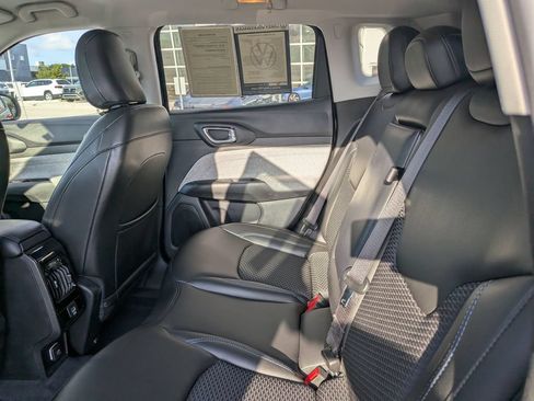 Used 2022 Jeep Compass Latitude FWD image 16