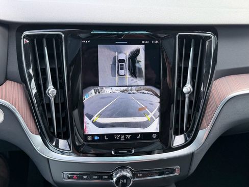 Used 2025 Volvo V60 B5 Cross Country Plus image 12