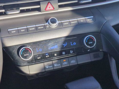 Used 2024 Hyundai Elantra SEL FWD image 18
