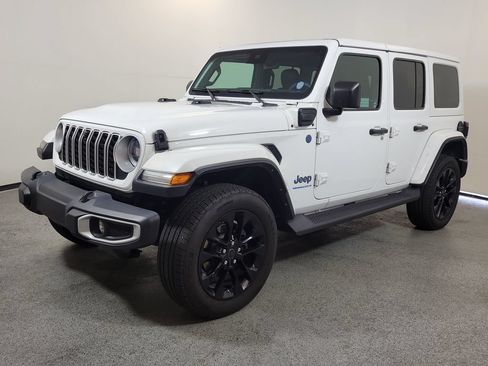 Used 2025 Jeep Wrangler Unlimited Sahara w/ Safety Group AWD/4WD image 3