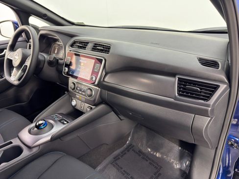 Used 2025 Nissan Leaf S image 13