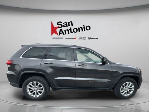 Used 2021 Jeep Grand Cherokee Laredo image 9