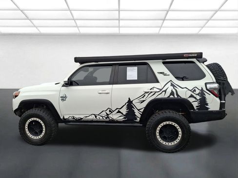 Used 2021 Toyota 4Runner TRD Off-Road Premium AWD/4WD image 6