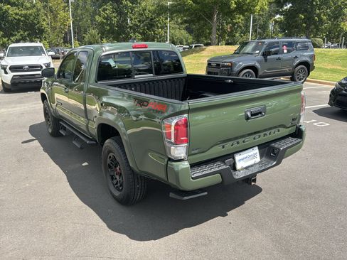 Used 2022 Toyota Tacoma TRD Sport w/ TRD Premium Sport Package AWD/4WD image 8