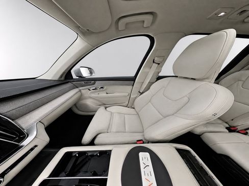 Certified 2026 Volvo XC90 B6 Ultra AWD/4WD image 11