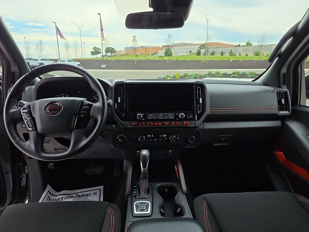 Used 2026 Nissan Frontier PRO-4X AWD/4WD image 25