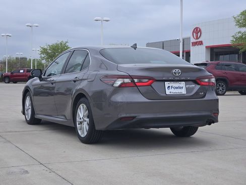 Used 2024 Toyota Camry LE w/ Convenience Package image 5