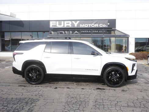 Certified 2025 Chevrolet Traverse RS w/ LPO, Floor Liner Package image 1