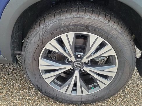 Certified 2023 Nissan Rogue SV FWD image 9