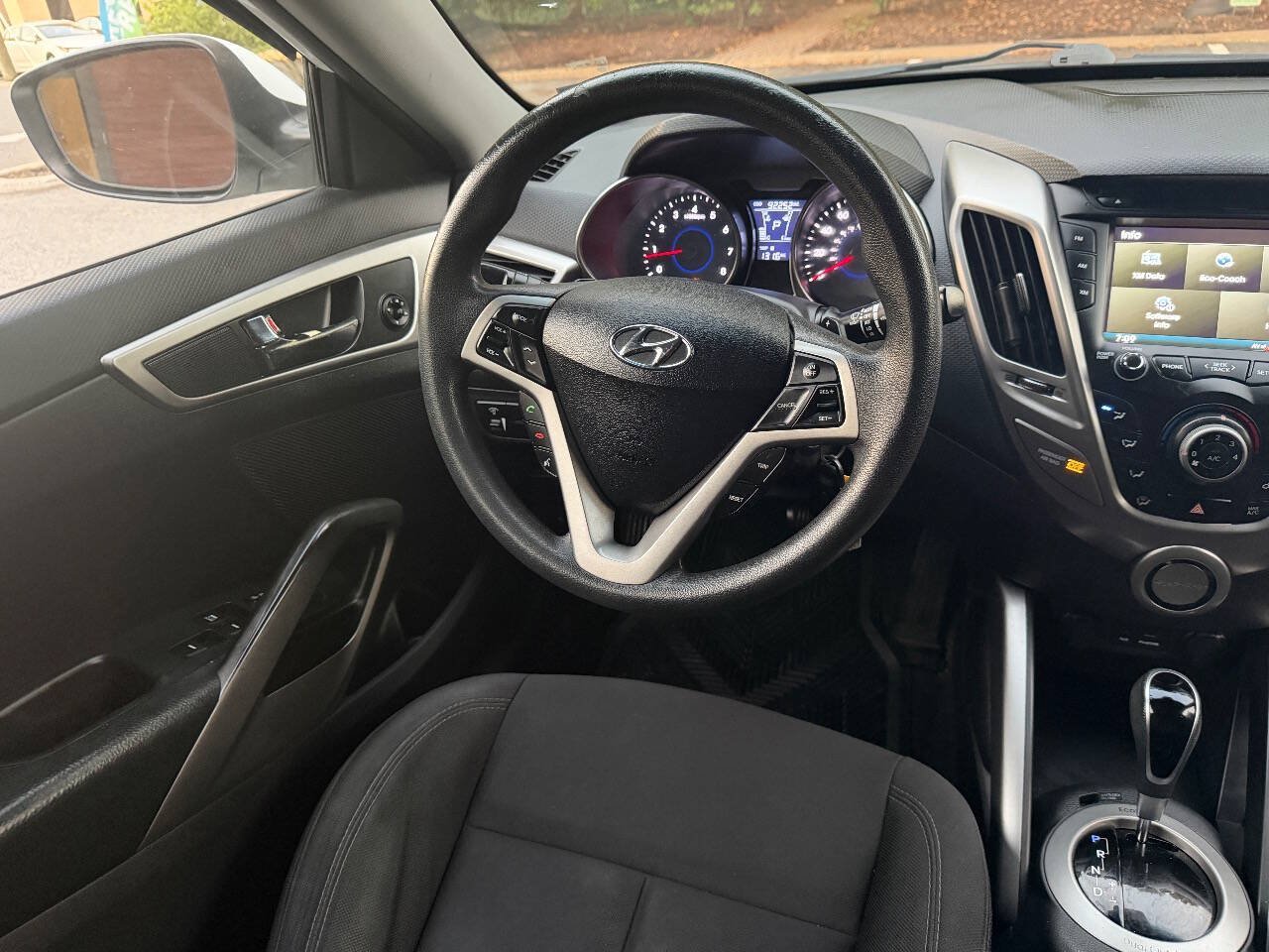 Used 2013 Hyundai Veloster FWD image 24