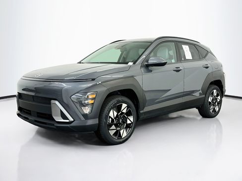 Used 2025 Hyundai Kona SEL AWD/4WD image 3
