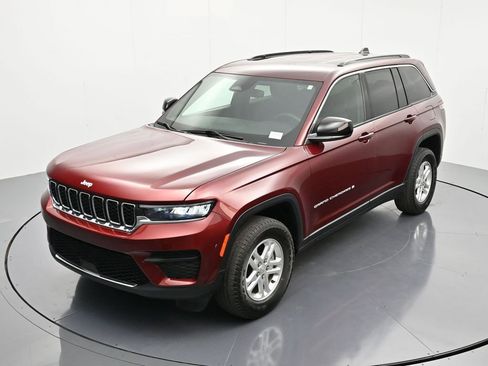 Used 2024 Jeep Grand Cherokee Laredo image 33