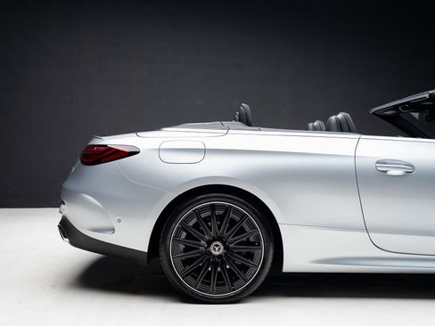 Used 2024 Mercedes-Benz CLE 300 4MATIC Cabriolet image 39