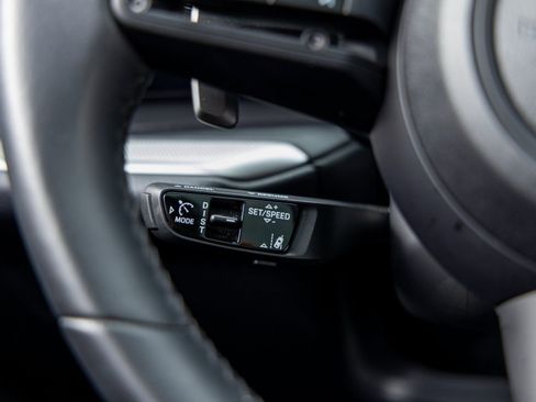 Certified 2025 Porsche Cayenne S image 31