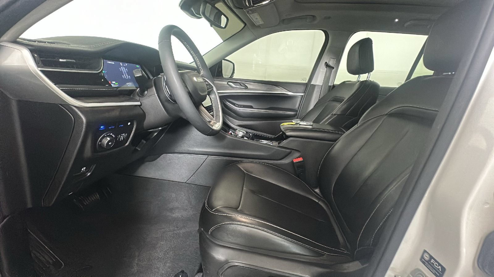 Used 2023 Jeep Grand Cherokee 4WD 4xe image 12