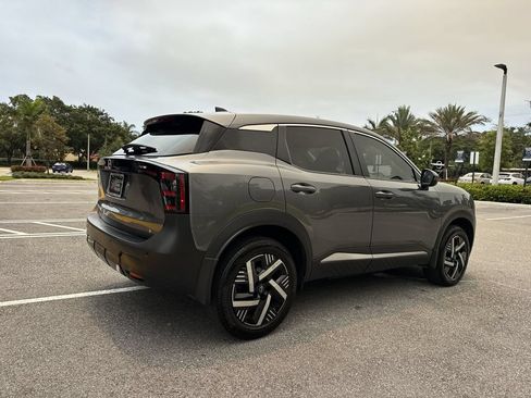 Used 2025 Nissan Kicks SV FWD image 24