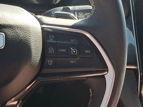 Used 2023 Jeep Grand Cherokee Altitude AWD/4WD image 27