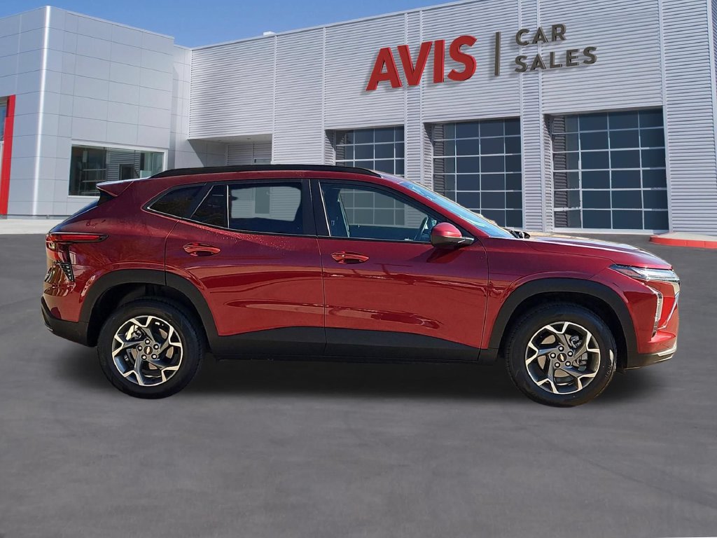 Used 2025 Chevrolet Trax LT w/ LT Convenience Package FWD image 5