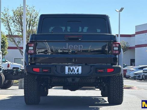 Used 2025 Jeep Gladiator Rubicon AWD/4WD image 5