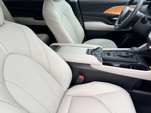 New 2026 Toyota Grand Highlander Limited image 19