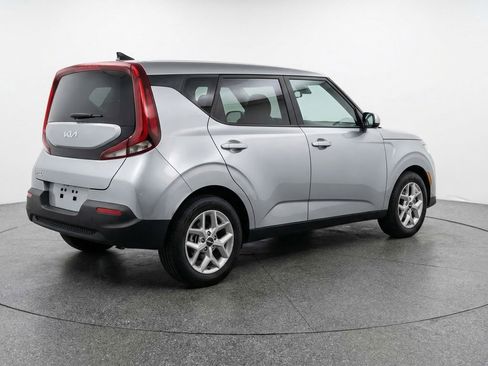 Used 2025 Kia Soul LX w/ LX Technology Package FWD image 9