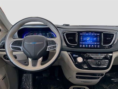 Used 2019 Chrysler Pacifica Limited w/ Advanced Safetytec Group image 24