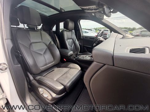 Used 2018 Porsche Macan Sport Edition AWD/4WD image 32