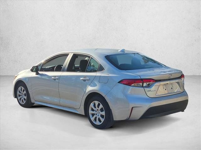 Used 2025 Toyota Corolla LE FWD image 4