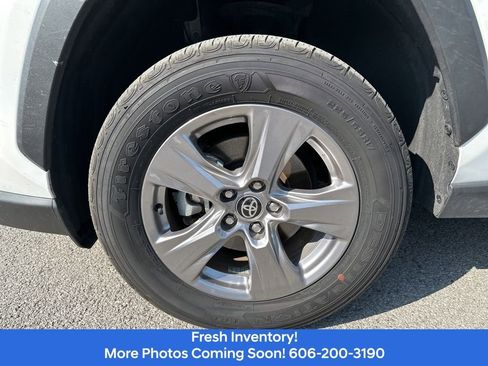 Used 2025 Toyota RAV4 XLE image 9